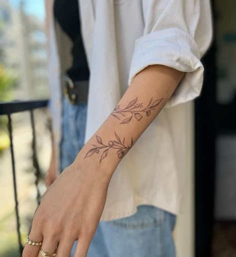 Tattoo Arm Women, Arm Women, Arm Wrap Tattoo, Wrap Around Wrist Tattoos, Rose Tattoo On Arm, Around Arm Tattoo, Wrap Around Tattoo, Vine Tattoo, Wrap Tattoo