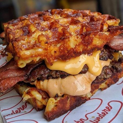 Waffle Burger, York England, Think Food, Food Recepie, Food Videos Cooking, Food Obsession, Interesting Food Recipes, Pretty Food, Food Cravings