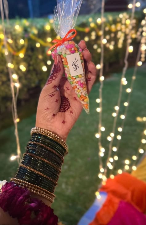 Dholki Props Ideas, Mehendi Favors Ideas, Mehndi Favours Ideas, Mehandi Favours, Mehandi Favour Ideas, Dholki Ideas, Wedding Illustration Card, Nikah Decor, Mehendi Decor Ideas