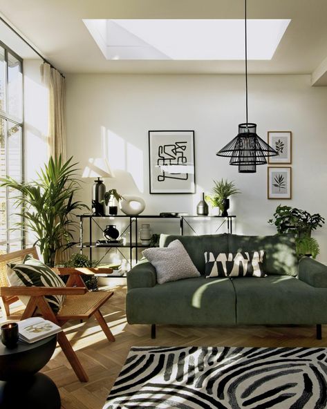 Black Green And Wood Living Room, Green Grey Wood Living Room, Green And Stone Living Room, Green And Off White Living Room, Lounge Ideas Green, Oak And Green Living Room, Black White Wood Green Living Room, Black White Green Interior, Safe Green Living Room Decor