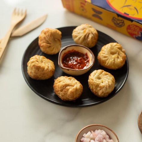 "Veg. Fried Momos" crispy & delicious deep-fried dumplings, made of plain flour stuffed with crunchy & mildly spiced vegetables. #momolove #jodhpurfood #foodblogger #desichinese #jaipur #momostory #foodlover #chinesefood #jodhpurfoodie #jodhpur #ajmer #momos #momoslover #gravymomos #jaipurfoodies #food Fried Momos, Veg Momos, Spiced Vegetables, Fried Dumplings, Interesting Food, Night Wishes, Plain Flour, Interesting Food Recipes, Post Design