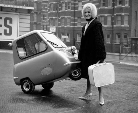 One of the smallest automobiles ever to be manufactured, the Peel P50 weighs a mere 132 lbs! 1962-1965. FuturistSpeaker.com #tinycar #deathtrap #my7yearoldstolemycar Peel P50, Bmw Isetta, Microcar, Tiny Cars, Car Wheels Rims, Go Car, Cars Vintage, Vw T1, Weird Cars