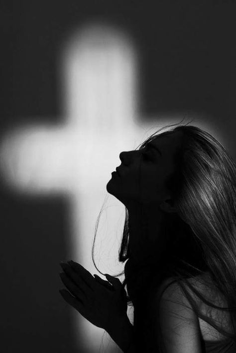 Woman Praying Images, Christian Photoshoot, Jesus Lyrics, Proverbs Woman, Jesus Love Images, Christian Photography, Christian Photos, Church Aesthetic, Jesus Wallpaper