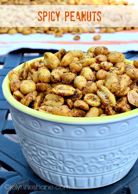 Seasoned Peanuts Homemade, Spiced Peanuts Recipes, Dry Roasted Peanuts Recipe, Spicy Roasted Peanuts Recipe, Spicy Peanuts Recipe, Peanut Snack, Peanut Recipes, Spicy Peanuts, Nut Recipes