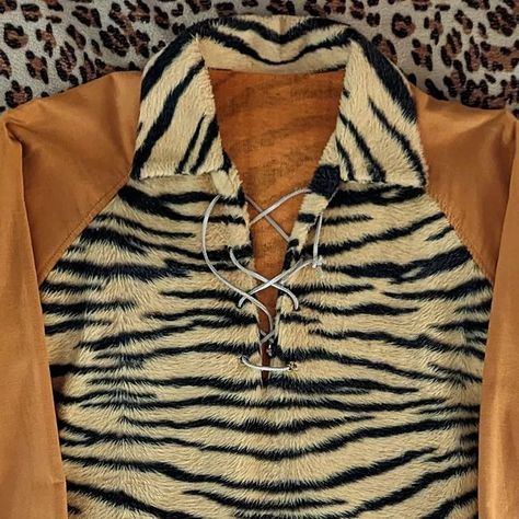 Frankie on Instagram: "🐅🐾 1960's Lace Up Pullover Tiger print shirt 🐾🐅

~~~~

I don't think shirts with this style of print need a whole lot of introduction. You know what it is! 😄 A neat 60's raglan sleeve pullover shirt with a nice fuzzy tiger print fabric making up the body. NFS

~~~~

#1960svintage 
#1960sstyle 
#rockabillystyle 
#1950sstyle 
#1960s 
#1960smenswear 
#1950smenswear
#truevintage
#notforsale 
#1960sfashion
#1950sfashion" Tiger Print Shirt, 1960’s Fashion, 1950’s Style, 1950’s Fashion, Rockabilly Fashion, Fabric Making, 1960s Fashion, Pullover Shirt, Tiger Print