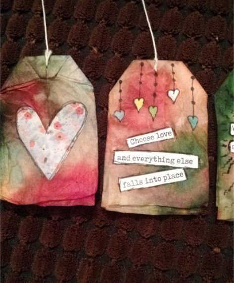 Watercolor On Tea Bags, Tea Bag Ornaments, Tea Bag Collage, Painted Tea Bags, Painting On Tea Bags, Tea Bag Painting, Tea Bag Art Drawing, Tea Bag Art Ideas, Tea Bag Tags