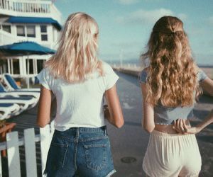 Brandy Melville Photoshoot, Summer Photography Instagram, Bff Vibes, Blue Neighbourhood, Brandy Melville Usa, Bff Goals, Fashion Photography Inspiration, Retro Aesthetic, Summer Photography