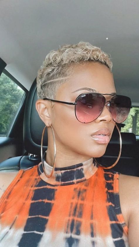 Short Hair Pixie, Short Relaxed Hairstyles, Short Hair Designs, Shaved Side Hairstyles, Tapered Natural Hair, Natural Hair Cuts, Natural Hair Short Cuts, Short Hair Pixie Cuts, Pelo Afro