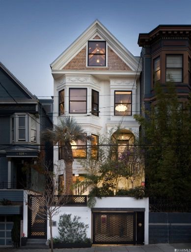 Historic Victorian Homes, Townhouse Exterior, Victorian Renovation, Luxury Closets, Victorian Townhouse, San Francisco Houses, Victorian Buildings, French Architecture, Modern Victorian