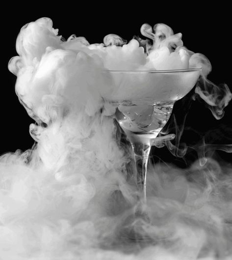 Dry Ice Halloween, Dry Ice Drinks, Dry Ice Bubbles, Dry Ice Experiments, Ice Ideas, Solid Liquid Gas, Ice Party, Fermented Honey, Halloween Party Decor Diy