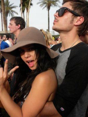 14 Photos of Zac Efron and Vanessa Hudgens You Didn't Know Existed - J-14 Want A Relationship Quotes, Zac Efron Vanessa Hudgens, Zac And Vanessa, Troy And Gabriella, Zac Efron And Vanessa, High School Music, I Want A Relationship, Relationship Gifs, Relationship Challenge