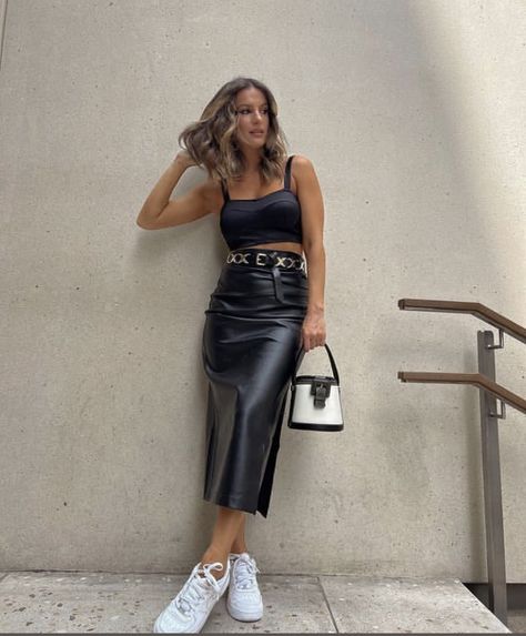 Sport Chic, Looks Chic, Nice Leather, Leather Dress, Looks Vintage, Outfits Casuales, Moda Fashion, Leather Coat, Look Fashion