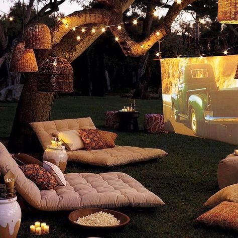 Ideas Para Decorar Jardines, Design Per Patio, Backyard Movie Nights, Backyard Movie, Landscape Designs, Outdoor Movie, Home Cinema, Design Del Prodotto, Backyard Party