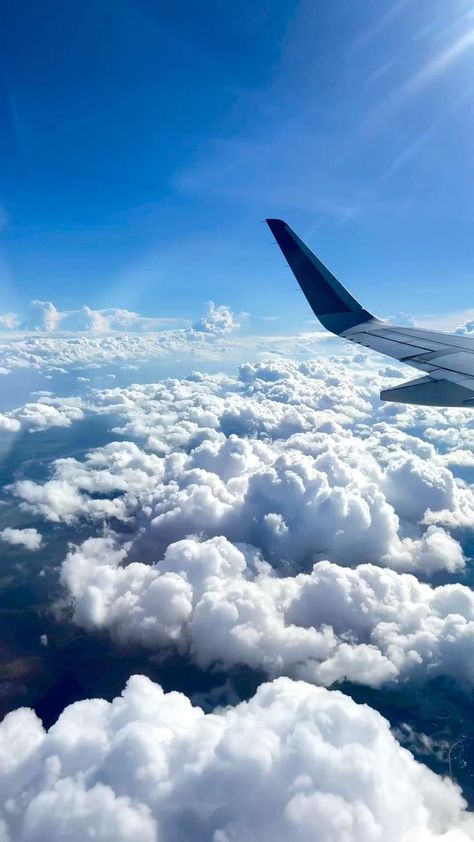 Japan Travel Photography, Travel Instagram Ideas, Airplane Window View, England Aesthetic, Instagram Storie, Instagram Photo Frame, Airplane Window, Travel Pictures Poses, Sky Pictures