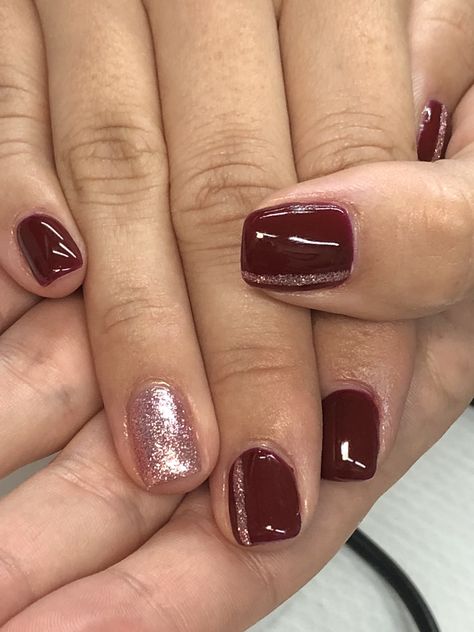 Burgundy & pink glitter gel nails Burgundy And Rose Gold Nail Designs, Burgundy Rose Gold Nails, Rose Gold And Burgundy Nails, Burgundy And Pink Nails, Burgundy Gel Nails, Pink Glitter Gel Nails, Burgundy Nails With Gold, Gold Holiday Nails, Burgundy Acrylic Nails