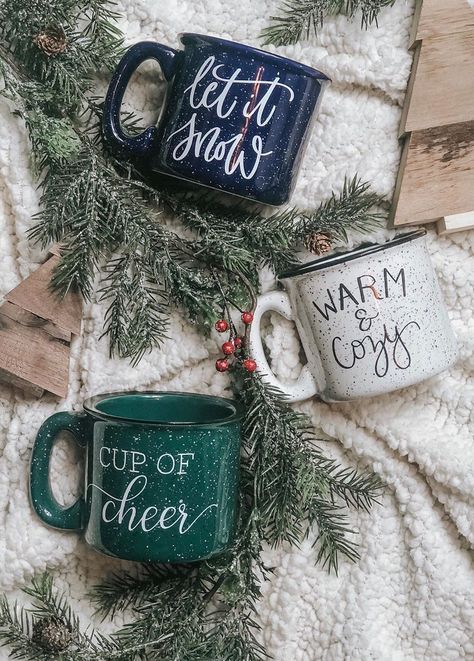 christmas cookies;christmas mugs;christmas mug gift ideas;christmas crafts;christmas gifts for mom Coffee Cup Ideas, Christmas Mug Gift Ideas, Crafts Christmas Gifts, Diy Gifts For Christmas, Diy Christmas Mugs, Mug Gift Ideas, Craft Christmas Gifts, Inexpensive Christmas Gifts, Coffee Ideas