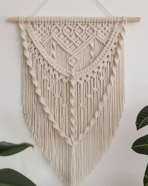 17+ Macrame Wall Hangings and Patterns Layered Macrame Wall Hanging, Motif Mandala Crochet, Macrame Wall Hanging Ideas, Simpul Makrame, Art Macramé, Pola Macrame, Hantverk Diy, Macrame Wall Hanging Tutorial, Macrame Wall Hanger