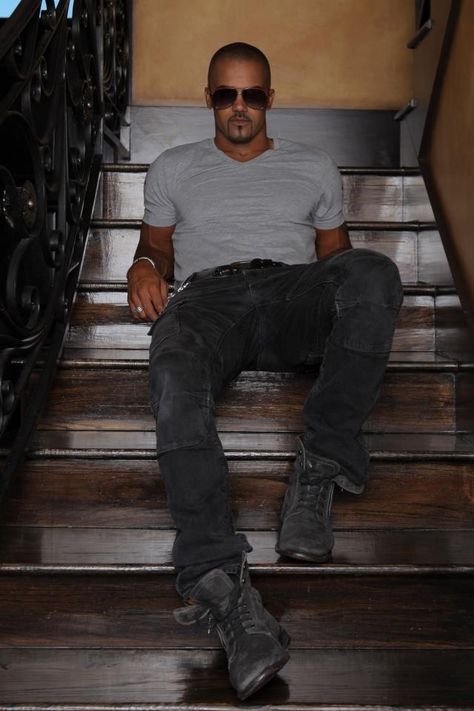 Shemar Moore!  If someone were to ask me what I wanted for my next birthday I'd be able to tell 'em! Derek Morgan Wallpaper, Shemar Moore Shirtless, Sherman Moore, Derek Morgan, Crimal Minds, Shemar Moore, Light Skin, Dream Guy, Celebrities Male