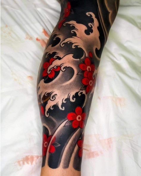 ခြေသလုံး Tattoo, Tradition Tattoo Sleeve, Traditional Japanese Tattoos Dragon, Japanese Leg Tattoo Design, Japan Tattoo Traditional, Fine Line Tattoo Meaningful, Japan Dragon Tattoo, Dragon Tattoo Traditional, Traditional Tattoos Japanese