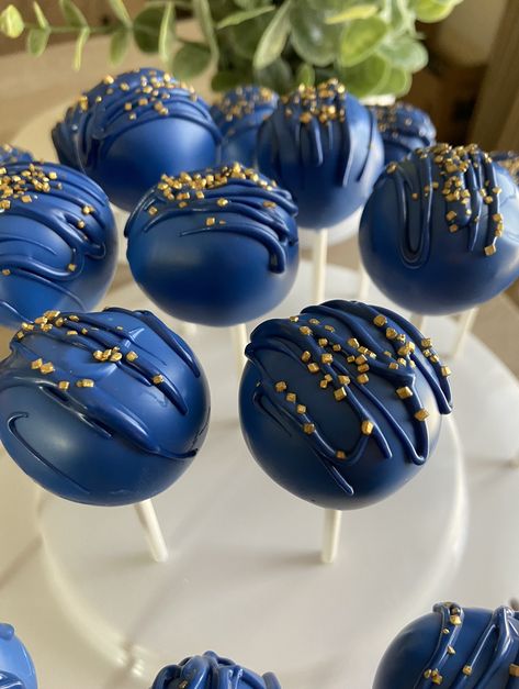 Sonic Cakepops Ideas, Sonic Cake Pop Ideas, Blue Cake Pops Birthday, Sonic Food Ideas, Sonic Cakepops, Royal Blue Cake Pops, Blue And Gold Cake Pops, Sonic Cake Pops, Sonic Cake Ideas