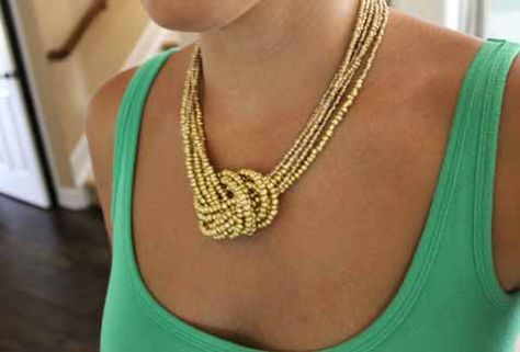 How to make an easy knotted necklace.  #Beading #Jewelry #Tutorials Diy Statement Necklace, Diy Jewelry Gifts, Diy Jewelry Projects, Diy Jewelry Necklace, Necklace Tutorial, Gold Diy, A Necklace, Jewelry Making Tutorials, How To Make Necklaces