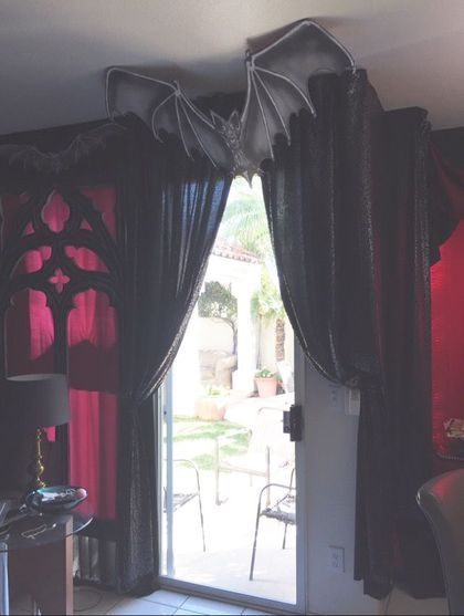 33 Cool Vampire Halloween Party Decor Ideas Halloween Ceiling Decorations, Halloween Ceiling, Vampire Room, Vampire Halloween Party, Halloween Decor Diy, Casa Halloween, Vampire Halloween, Horror Decor, Halloween Tattoo