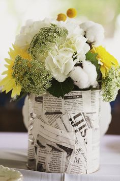 Like the idea of using pages for decoration - maybe old books rather than newspaper Sparkly Wedding, Cute Wedding Dress, Diy Wedding Flowers, Diy Vase, Diy Centerpieces, Wedding Songs, Wedding Tablescapes, Big Wedding, Colored Wedding Dresses