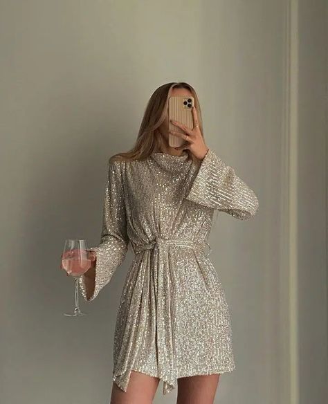 New Years Eve Outfits Classy, Sequins Top Outfit, Sequin Dress Outfit, Birthday Dress Women, Party Dress Classy, Outfits New Year, Christmas Dress Women, Sequin Outfit, New Years Outfit