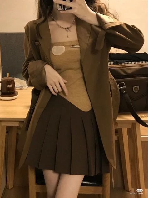 Outfits For Nyc, Korean Girl Outfits, Kei Clothing, Brown Outfit Aesthetic, Cute Vintage Outfits, Dark Academia Outfits, Simple Style Outfits, Oversized Clothes, Diy Clothes Videos