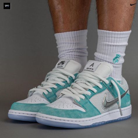 Nike Sb Shoes, Turbo Green, Nike Shoes (men), Pretty Shoes Sneakers, Nike Sb Dunk Low, Popular Sneakers, Sb Dunk Low, Nike Sb Dunks Low, Nike Sb Dunk