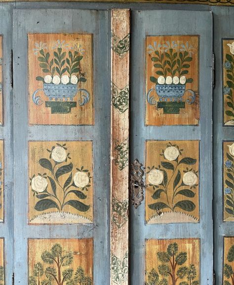 Thrift Flip Furniture, Blue Cupboard, Painted Wardrobe, Painted Cupboards, Painted Wooden Boxes, Antique Folk Art, Folk Art Flowers, Painting Furniture Diy, Hand Painted Furniture