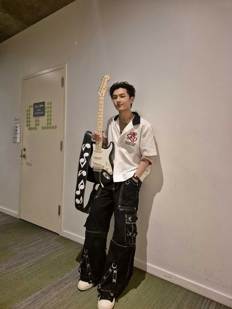 Jay Enhypen, Jay Park, Twitter Update, Kpop Guys, K Pop Music, Boyfriend Pictures, Guitarist, Boyfriend Material, Boy Bands