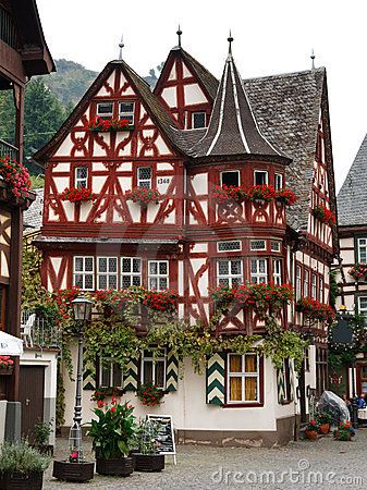 medieval homes germany | The Altes Haus (Old House), is a Medieval Half-Timbered House from ... Bacharach Germany, German Houses, German Architecture, Rhineland Palatinate, Medieval Houses, Medieval Architecture, European Architecture, Architecture Old, Old Buildings