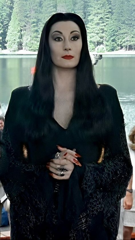 Morticia Adams Halloween Costume, Morticia Adams Halloween, Morticia Aesthetic, Morticia Addams Makeup, Addams Family Musical, Gomez And Morticia, Gomez Addams, Anjelica Huston, Morticia Addams