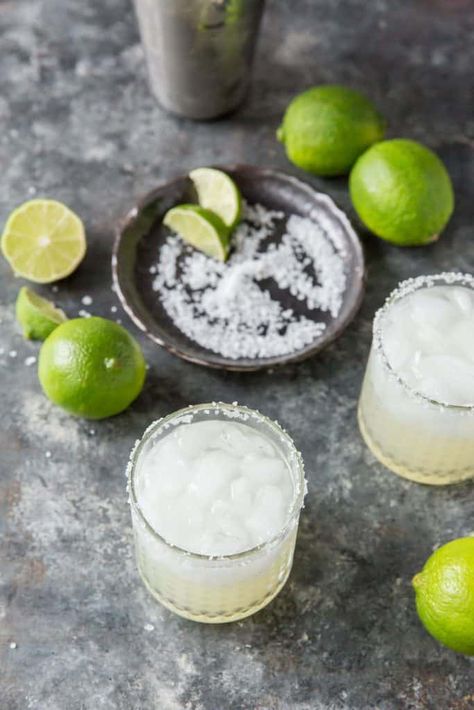 Low Carb Margarita Recipe, Keto Margarita, Sweet Drinks Recipes, Margarita On The Rocks, How To Make Margaritas, Keto Cocktails, Keto Drink, Keto Food List, Margarita Recipe