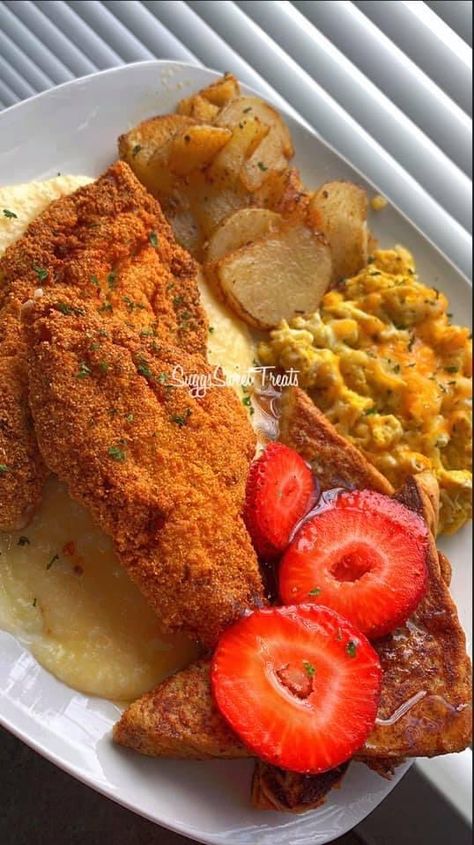 Fried Fish Dinner, Fish Lunch, Fish Aesthetic, Dinner Fish, Soul Food Dinner, Delicacy Food, Fish Dinner, Allergy Free Recipes, Exotic Food