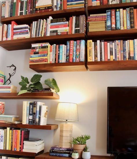 Free Floating Bookshelves, Floating Bookshelves Around Tv, Hanging Bookshelves Living Room, Bookshelves Under Tv, Diy Wall Shelves For Books, Floating Shelf Bookshelf, Floating Wall Bookshelves, Floating Bookshelf Ideas, Bookshelves Tv Wall