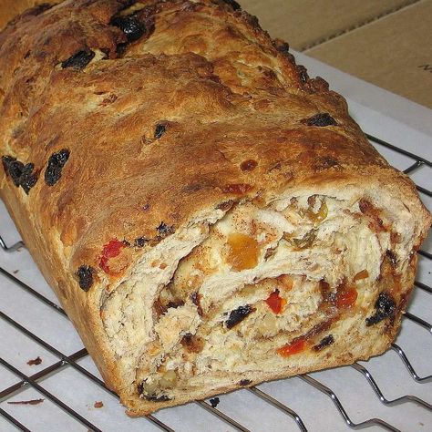 6 Well-Known Lithuanian Bread Recipes Lithuanian Bread Recipe, Lithuanian Christmas, Fruit Bread Recipes, Christmas Bread Recipes, Lithuania Food, Cake Aux Olives, Lithuanian Recipes, Baking Secrets, Christmas Bread