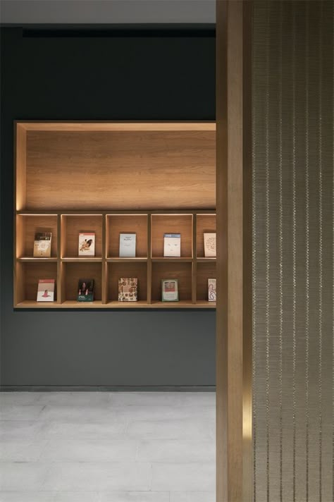 Gallery of Mind Space / Penda - 21 Cool Office Wall Ideas, Product Display Shelf, Display Shelf Design, Pastel Interior Design, Display Cabinet Design, Working Station, Shelving Wall, Gallery Shelves, Mail Room