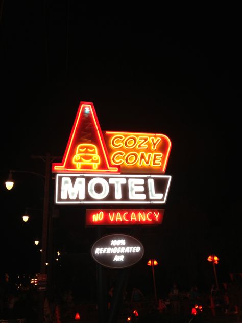 Cozy Cone Motel, Adventure Pictures, Food Disney, Things To Do In California, Adventure Picture, Aesthetic Disney, Adventure Car, Disney Pics, Cars Land