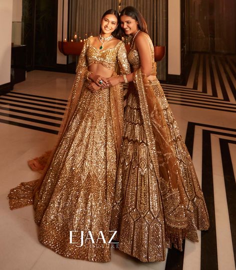 Reception Brides Indian, Glitter Lengha, Gold Reception Lehenga, Reception Jwellery, Walima Lehnga, Expensive Lehenga, Copper Lehenga, Gold Lehenga Bridal, Indian Party Outfits