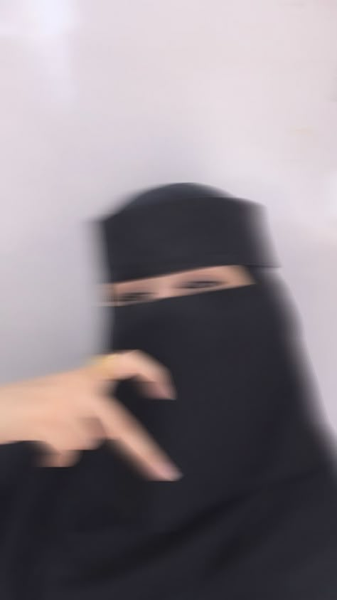 Niqab Aesthetic, Bff Hands Aesthetic, Hijab Aesthetic, Face Aesthetic, Hijabi Aesthetic, Muslimah Aesthetic, Classy Photography, Hijabi Girl, Cute Selfies Poses