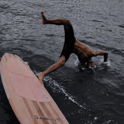 Surfing Aesthetic Boy, Surfer Guy Aesthetic, Surfer Boy Aesthetic, Surfer Guys, Surfing Aesthetic, Surfer Boys, Animal Rescue Center, Surfer Boy, La Life