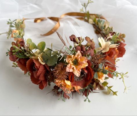 Rust orange bunt orange beige rustic flower crown halo flowers Green Flower Crown, Twig Crown, Orange Flower Crown, Crown For Wedding, Sage Green Flowers, Gcse Textiles, Crown Hair Clip, Crown Halo, Flower Headdress