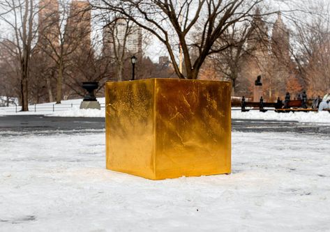 The 24-carat, 999.9 pure gold, 410-pound Castello CUBE at Central Park, New York City. Photo: Sandra Mika/HoGA Capital AG Piero Manzoni, Gold Cube, Consumer Culture, Robb Report, Black Culture, Pure Gold, Public Art, Wall Street, Tom Holland