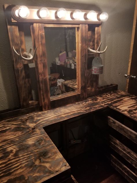 Wood Makeup Vanity Ideas, Western Makeup Vanity Ideas, Western Makeup Vanity, Cowgirl Vanity, Diy Wooden Vanity, Pallet Vanity Diy, Home Made Vanity, Homemade Vanity Ideas, Western Vanity Ideas