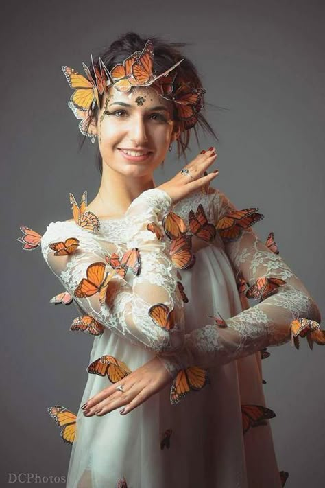 Diy Butterfly Costume, Madam Butterfly, Fairy Headpiece, Butterfly Image, Butterfly Monarch, Bride Head, Butterfly Project, Mad Hat, Butterfly Costume