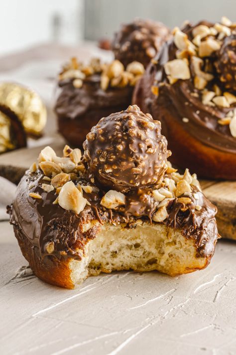 Decadent Hazelnut Nutella Donuts - Dish 'n' the Kitchen Donuts Glazed, Unique Donut Recipes, Gourmet Doughnut, Donut Toppings Ideas, Gourmet Donuts Ideas, Donut Flavors Ideas, Fancy Doughnut, Nutella Donuts, Boutique Patisserie