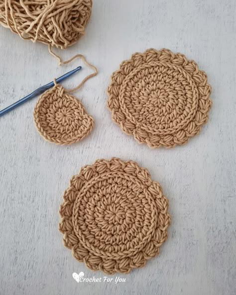 Simple & Modern Style Crochet Coasters Free Pattern - Crochet For You Crochet Circle Pattern, Crocheted Coasters, Coaster Patterns, Crochet Coasters Free Pattern, Crochet Placemats, Crochet Coaster Pattern, Crochet Circles, Crochet Dishcloths, Cup Coaster