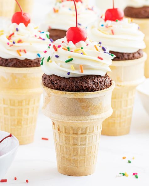 Cupcake Ice Cream Cones, Cone Cupcakes, Cone Cake, Two Sweet Birthday, Ice Cream Cone Cupcakes, Ice Cream Cone Cake, Cupcake Ice Cream, Cake In A Cone, Cookies To Bake